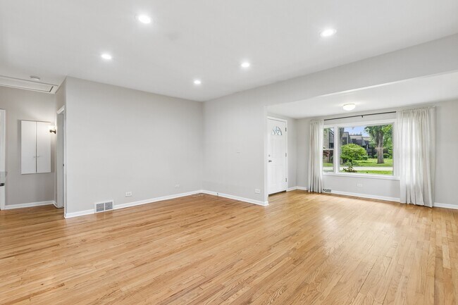 Building Photo - 255 N Happ Rd