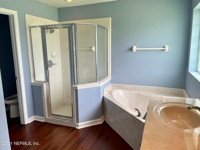 Building Photo - 400 Bayridge Ct