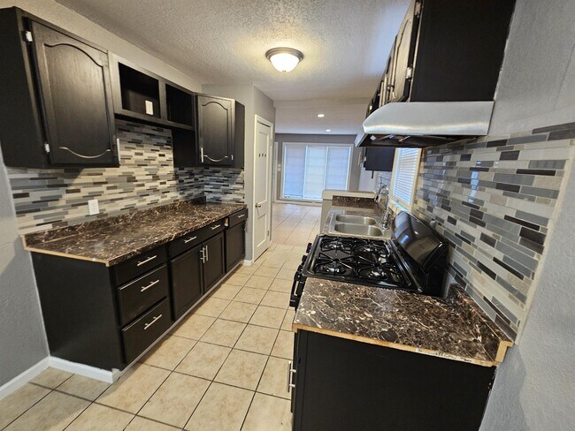 Building Photo - 4211 E 54 St