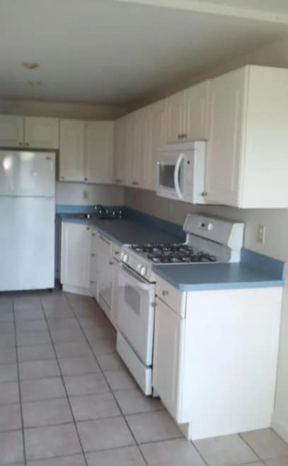 Building Photo - 130 Central St