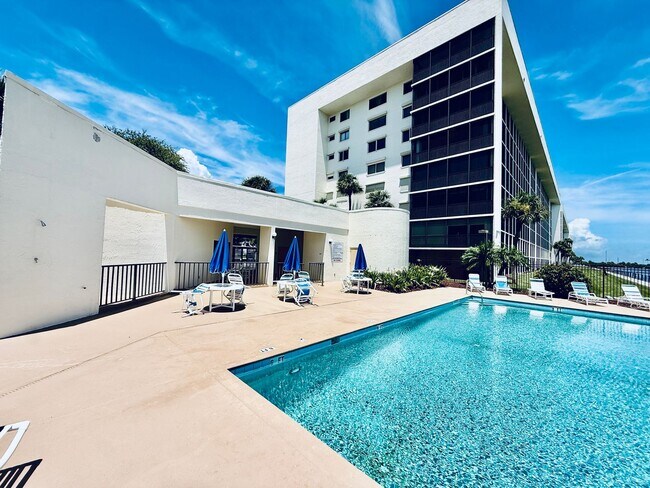 Building Photo - 250 S Sykes Creek Pkwy