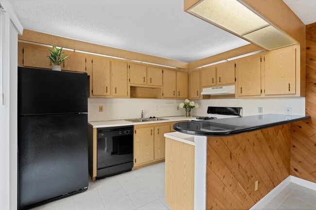 Building Photo - 2327 Waterside Dr