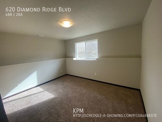 Building Photo - 4 BED | 2 BATH | DOUBLE GARAGE | RAPID VALLEY