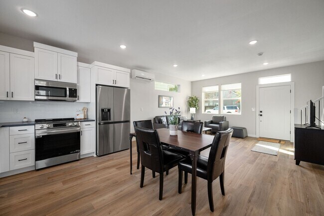 Building Photo - Move In Special- Up to 3 Months Free !!! N...
