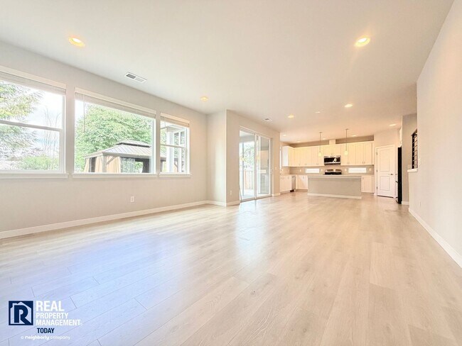 Building Photo - Modern 5-Bedroom Home with Mother-In-Law Suite & Covered Patio!