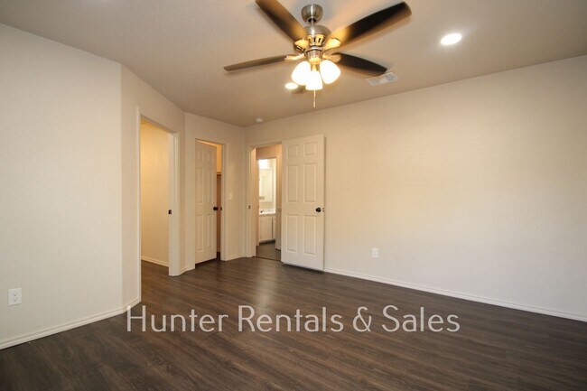 Building Photo - Won't Last!