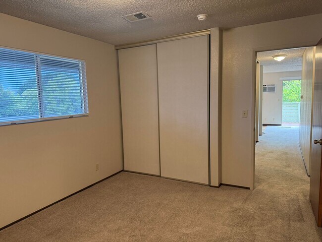 Building Photo - 765 Pope Dr