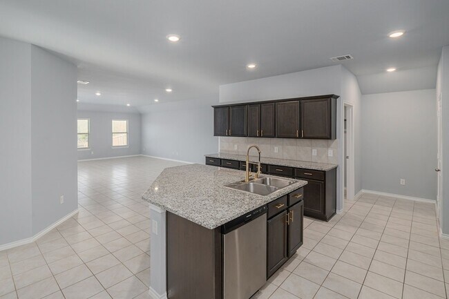 Building Photo - 811 Emerald Dr