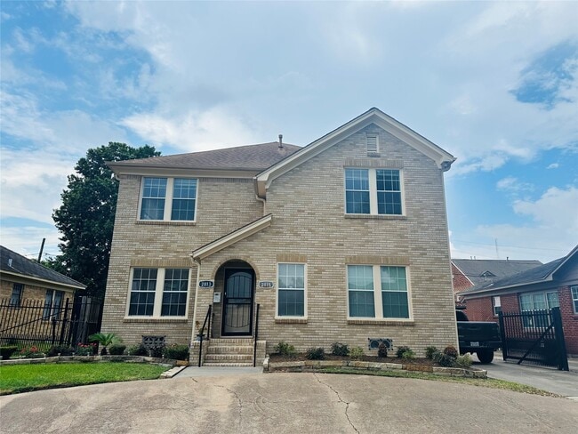 Primary Photo - 2815 Wentworth St