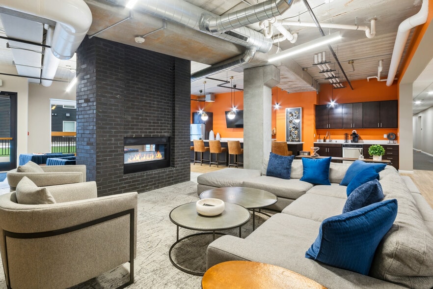 Building Photo - 8041 W Bluemound Rd