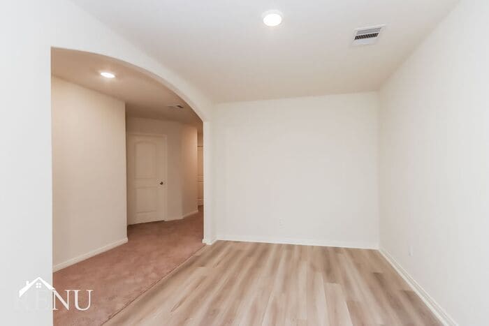 Building Photo - 10506 Sweetwater Creek Dr