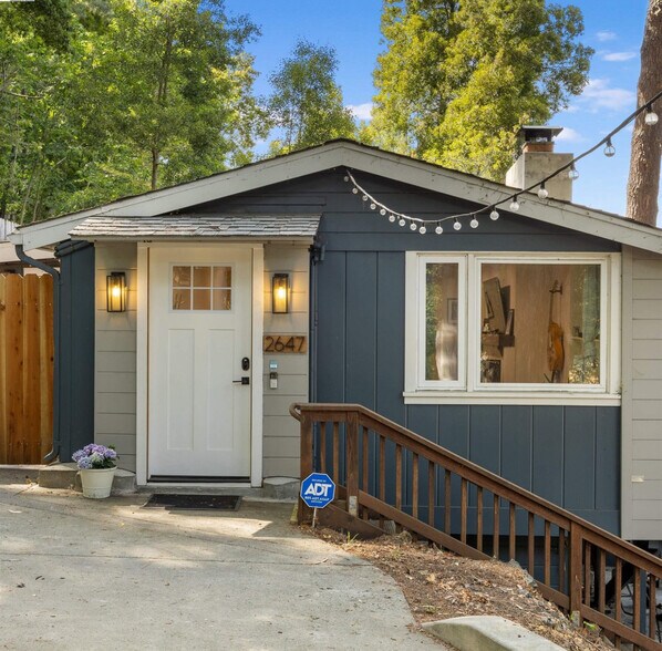 Primary Photo - 2647 Monterey Blvd