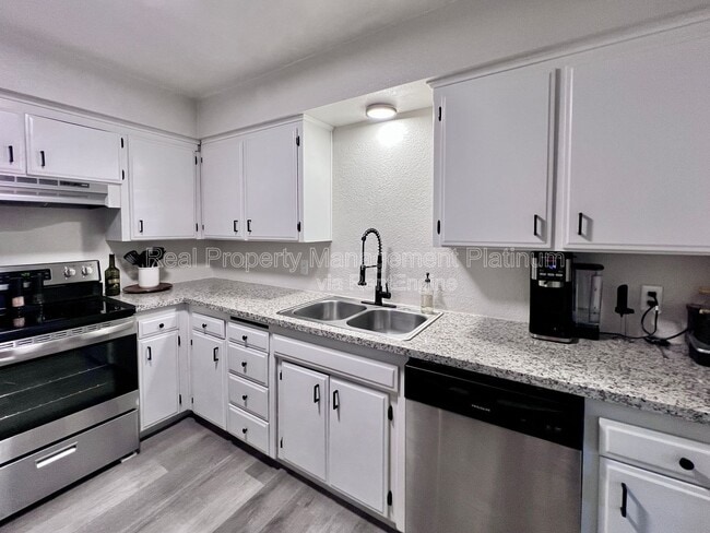 Building Photo - 4244 N Brix Ave