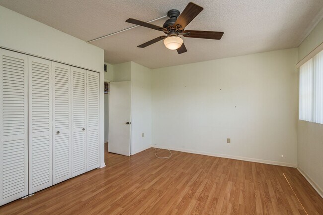 Building Photo - Harbor Oaks Place