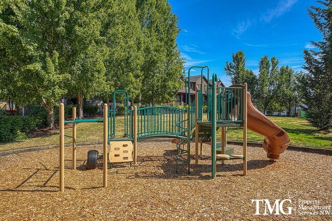 Building Photo - 1495 NE Lockheart Ln