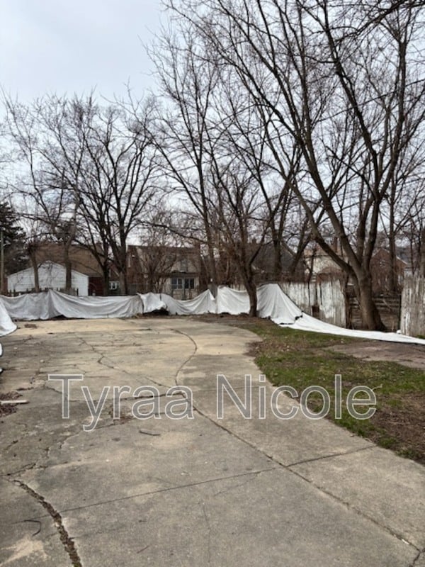 Building Photo - 15353 Lauder St