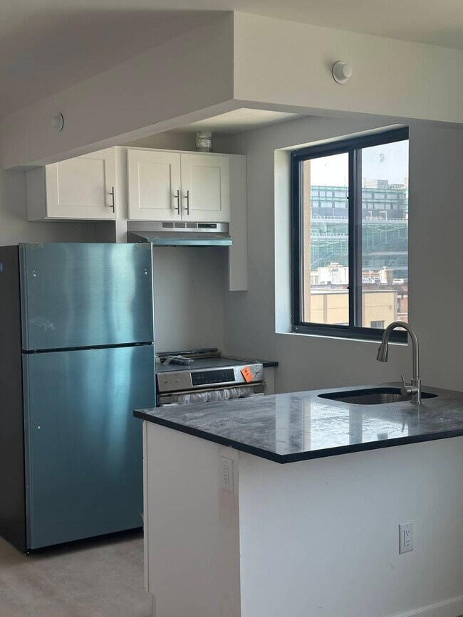 Building Photo - 947 College Ave