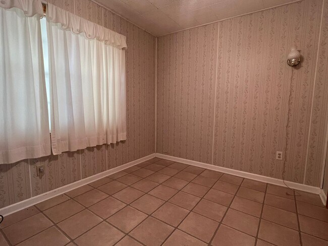 Building Photo - 606 SW 26th Pl