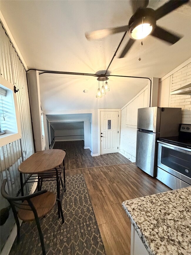 Building Photo - 4630 Woodside St