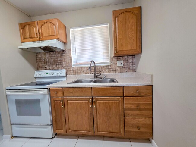 Building Photo - 6106 Forest Hill Blvd