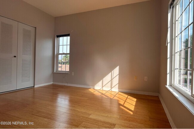 Building Photo - 610 Fairway Dr