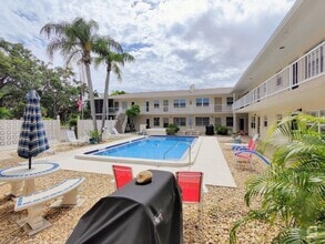Building Photo - 509 W Venice Ave