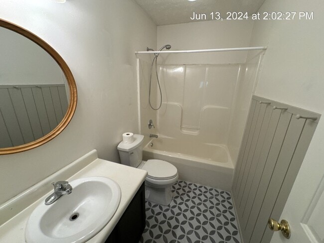 Building Photo - 146 Cavalier Dr