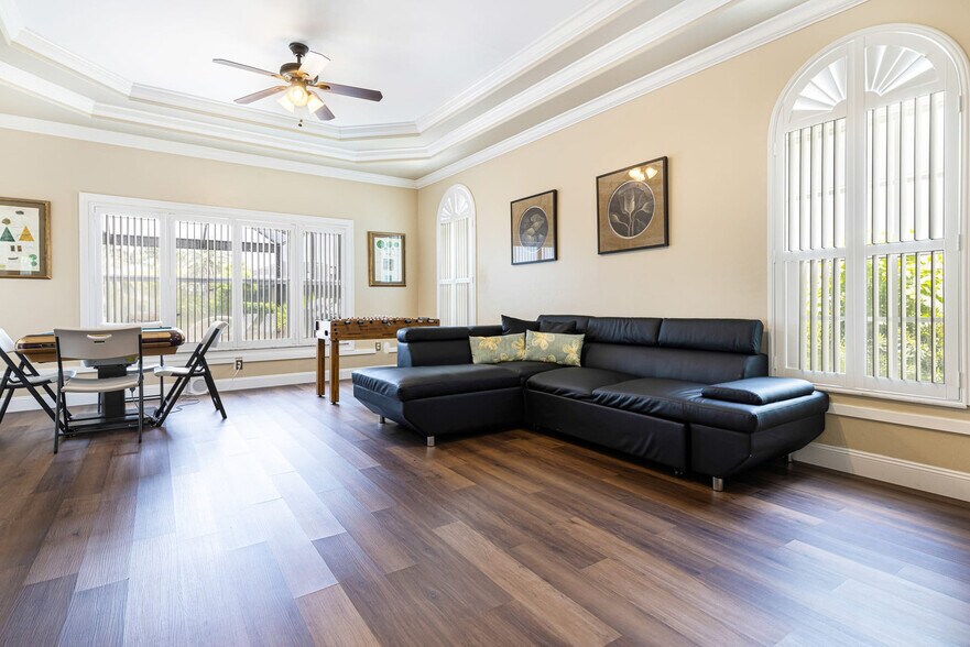 Building Photo - 842 Miramar Ct