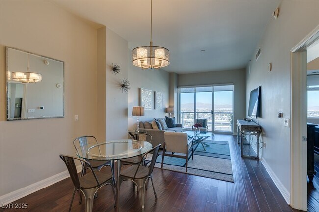 Building Photo - 150 S Las Vegas Blvd