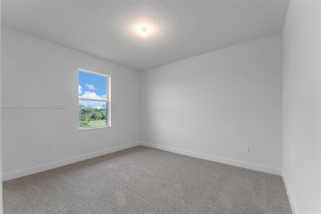 Building Photo - 4336 SW 122nd Terrace