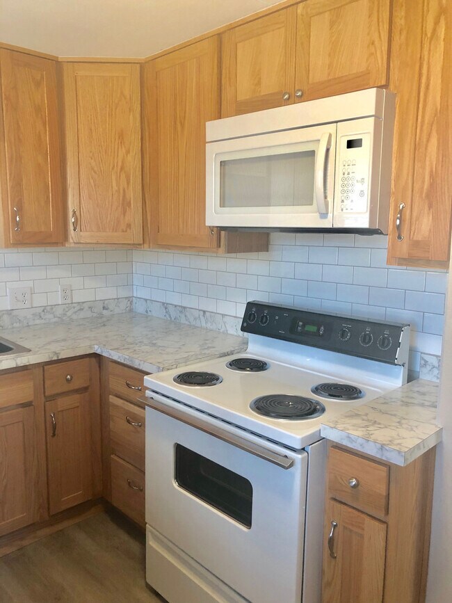 Building Photo - Cute 2 Bed 1 Bath Home in Knolls Vista!
