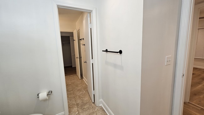 Building Photo - 3107 Colonial Way