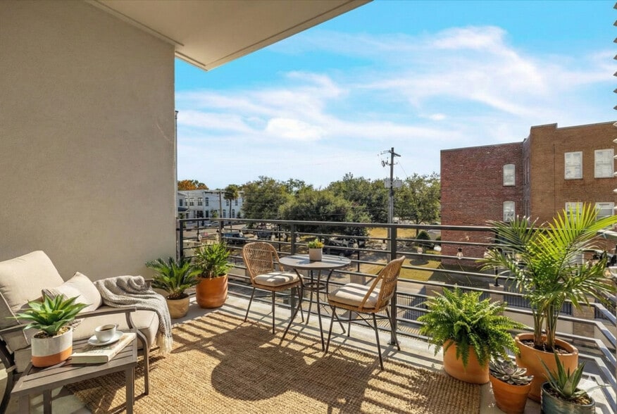 Building Photo - Skylark