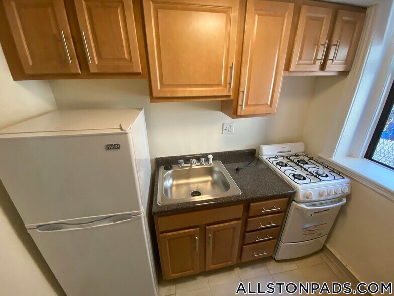 Building Photo - 1156 Commonwealth Ave