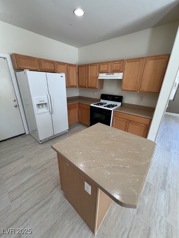 Building Photo - 733 Easter Lily Pl