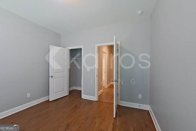 Building Photo - 140 Mandy Ln