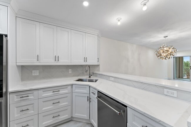 Building Photo - 29 Yacht Club Dr