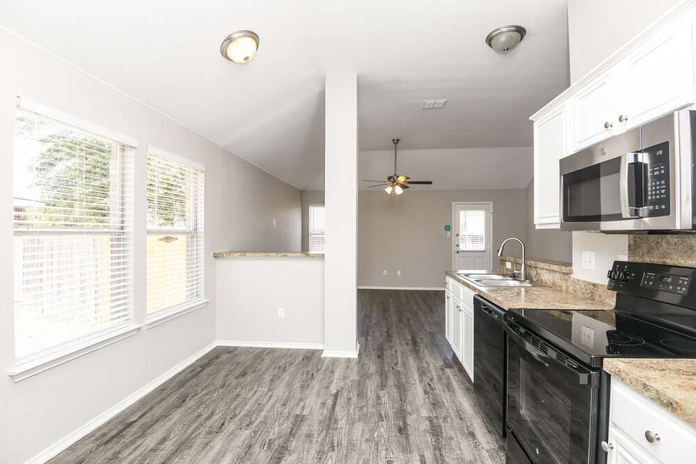 Building Photo - 6836 Bluff View Dr