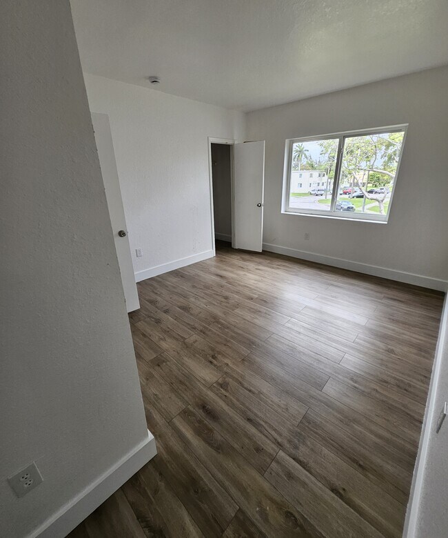 Building Photo - 450 NW 84th St