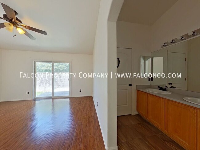Building Photo - 4198 Vernal Cir