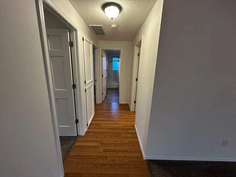 Building Photo - 454 N Pebble Beach Way