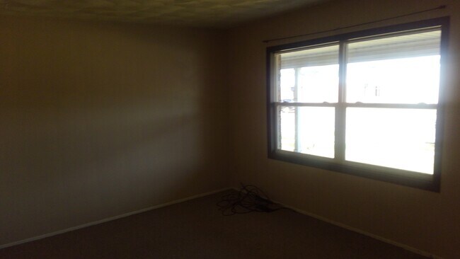 Building Photo - 1648 Burcham Dr