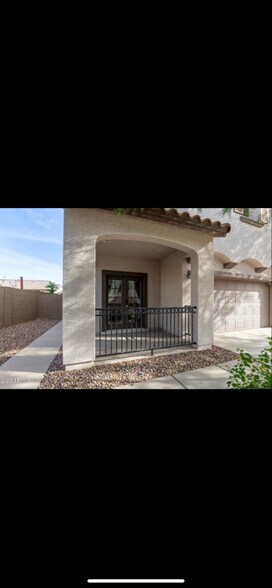 Building Photo - 1105 S 201st Dr