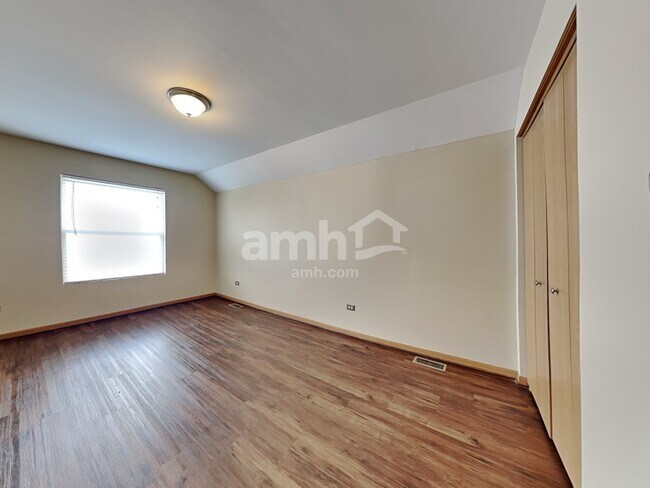 Building Photo - 5311 Meadowbrook St