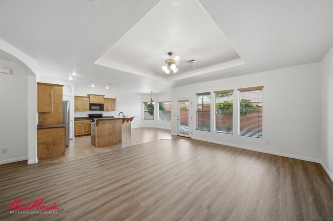 Building Photo - 3304 W Palomar