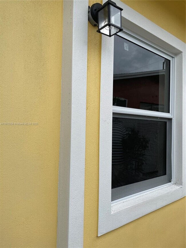 Building Photo - 1935 Liberty St