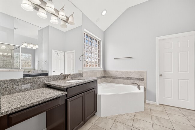 Building Photo - 3854 Fleetwood Falls Ln