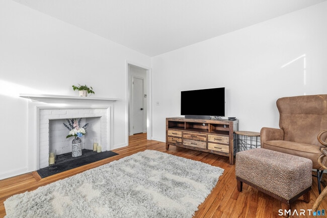 Building Photo - 12 Beach Park Rd