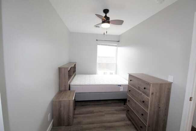 Building Photo - 1396 Hunters Rd