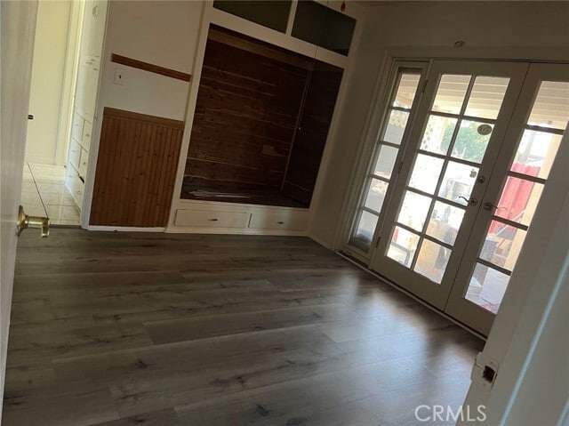 Building Photo - 140 W Midway Manor